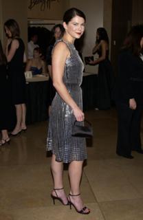 Lauren Graham feet photo thumbnail