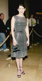 Lauren Graham feet photo thumbnail