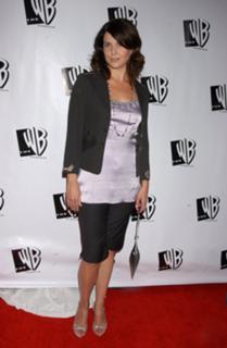 Lauren Graham feet photo thumbnail