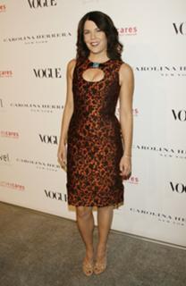 Lauren Graham feet photo thumbnail