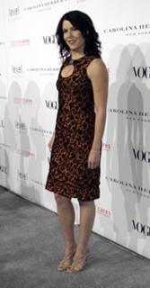 Lauren Graham feet photo thumbnail
