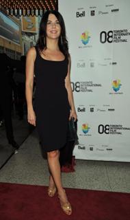 Lauren Graham feet photo thumbnail