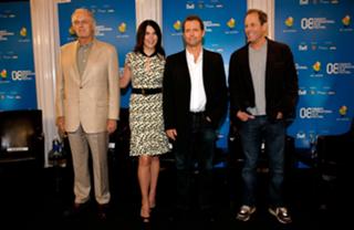 Lauren Graham feet photo thumbnail