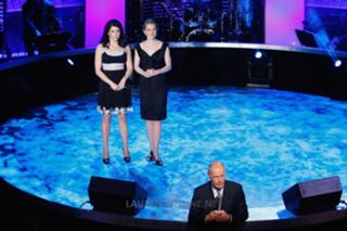 Lauren Graham feet photo thumbnail