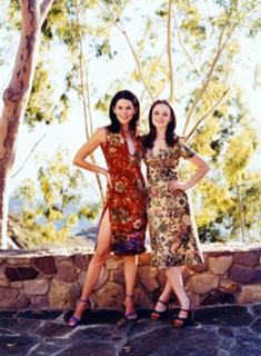 Lauren Graham feet photo thumbnail