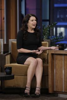 Lauren Graham feet photo thumbnail