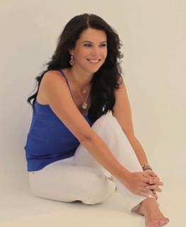Lauren Graham feet photo thumbnail