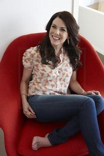 Lauren Graham feet photo thumbnail