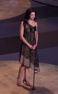 Lauren Graham feet photo thumbnail