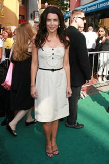 Lauren Graham feet photo thumbnail