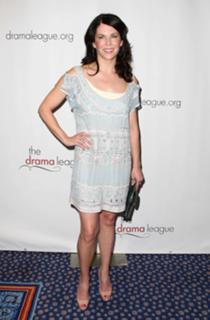 Lauren Graham feet photo thumbnail