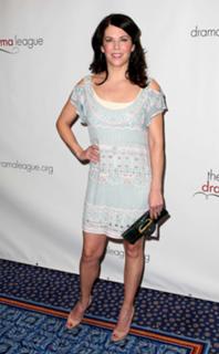 Lauren Graham feet photo thumbnail