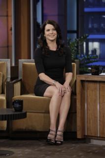 Lauren Graham feet photo thumbnail