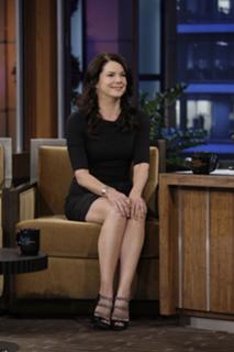 Lauren Graham feet photo thumbnail