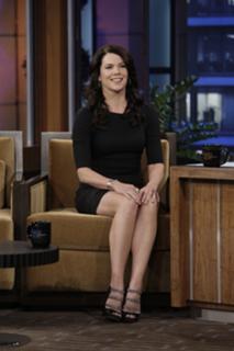 Lauren Graham feet photo thumbnail