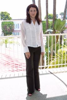 Lauren Graham feet photo thumbnail