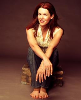 Lauren Graham feet photo thumbnail
