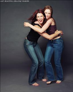Lauren Graham feet photo thumbnail
