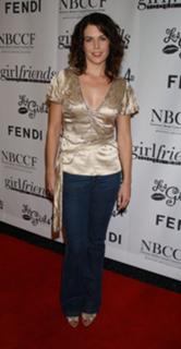 Lauren Graham feet photo thumbnail