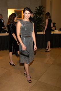 Lauren Graham feet photo thumbnail