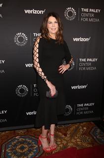 Lauren Graham feet photo thumbnail