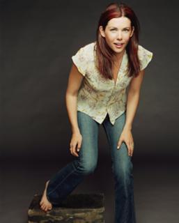 Lauren Graham feet photo thumbnail