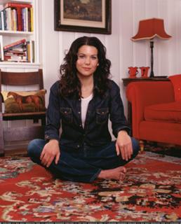 Lauren Graham feet photo thumbnail