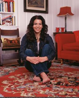 Lauren Graham feet photo thumbnail