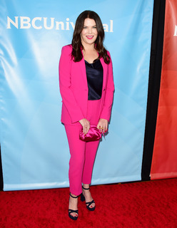Lauren Graham feet photo thumbnail