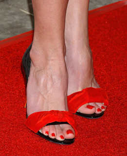 Lauren Graham feet photo thumbnail