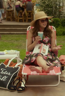 Lauren Graham feet photo thumbnail