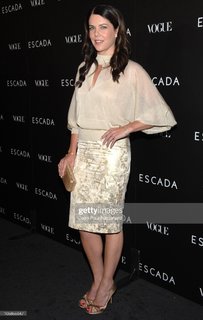 Lauren Graham feet photo thumbnail