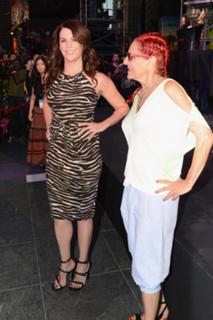 Lauren Graham feet photo thumbnail