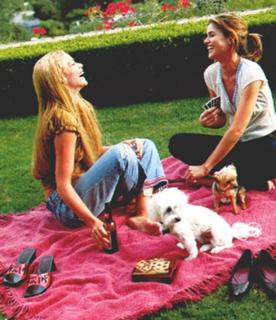 Lauren Holly feet photo thumbnail