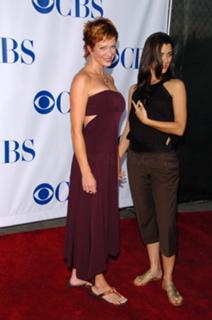 Lauren Holly feet photo thumbnail