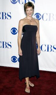 Lauren Holly feet photo thumbnail