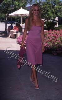 Lauren Holly feet photo thumbnail