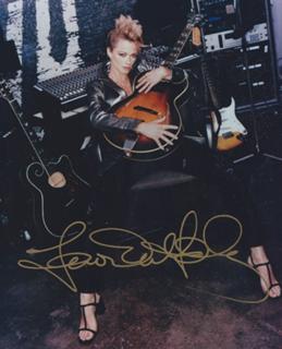 Lauren Holly feet photo thumbnail
