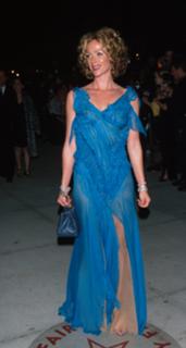 Lauren Holly feet photo thumbnail