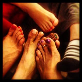 Lauren Holly feet photo thumbnail