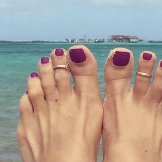 Lauren Holly feet photo thumbnail