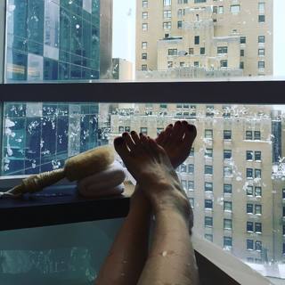 Lauren Holly feet photo thumbnail