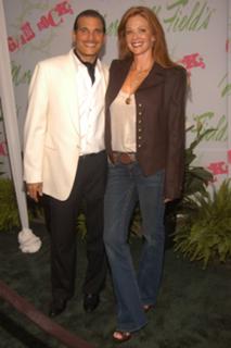 Lauren Holly feet photo thumbnail