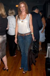 Lauren Holly feet photo thumbnail