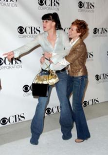 Lauren Holly feet photo thumbnail