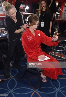 Lauren Holly feet photo thumbnail