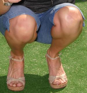 Lauren Holly feet photo thumbnail