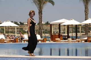 Lauren Holly feet photo thumbnail