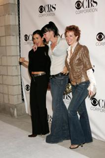 Lauren Holly feet photo thumbnail
