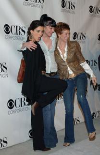Lauren Holly feet photo thumbnail
